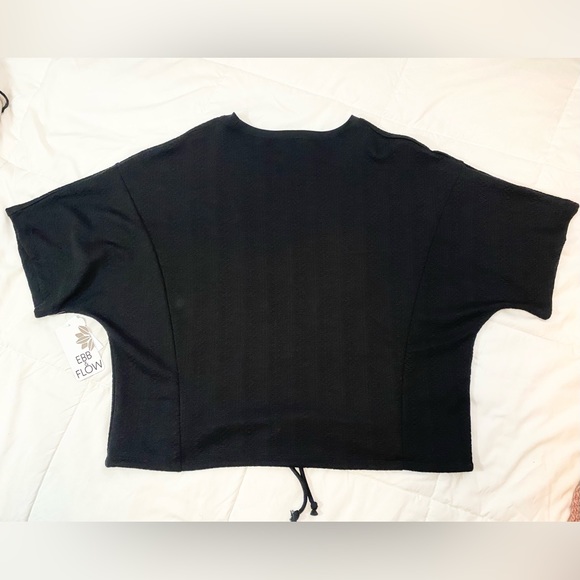 Ebb & Flow Short Sleeve Crop Top - Picture 4 of 11